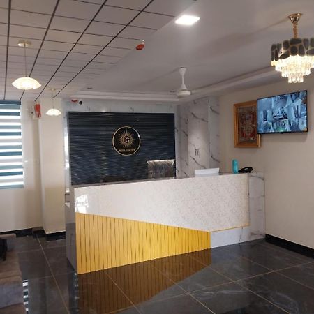 Hotel Hotl Sunsky Vadodara Exterior foto