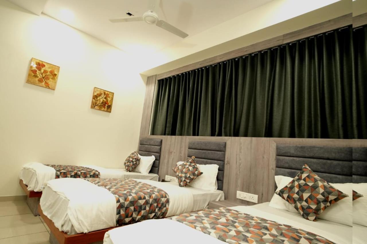 Hotel Hotl Sunsky Vadodara Exterior foto