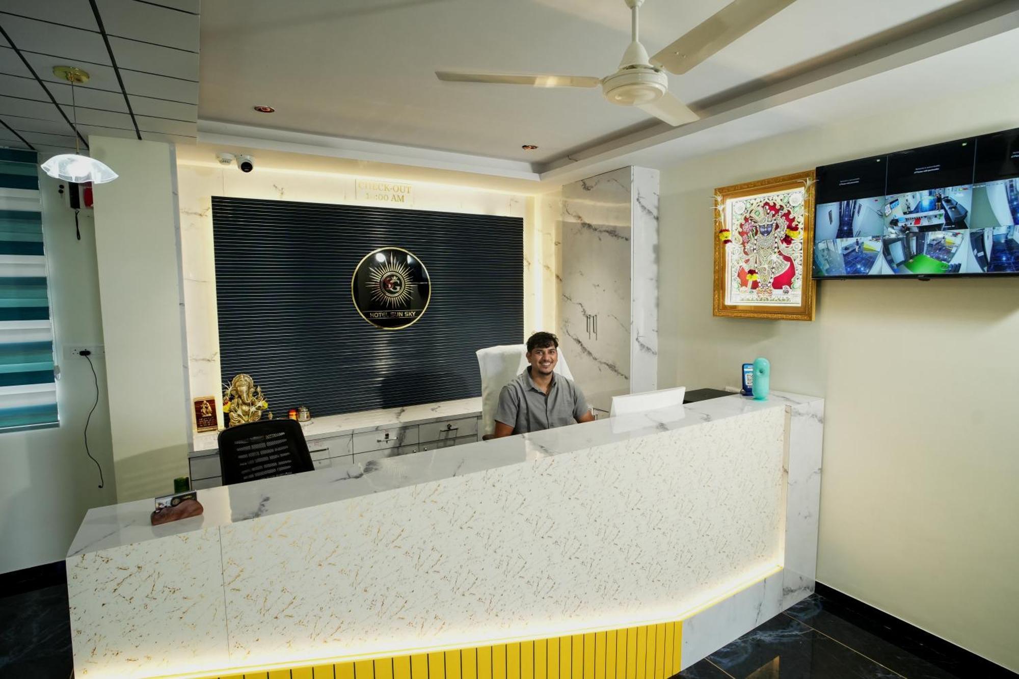 Hotel Hotl Sunsky Vadodara Exterior foto