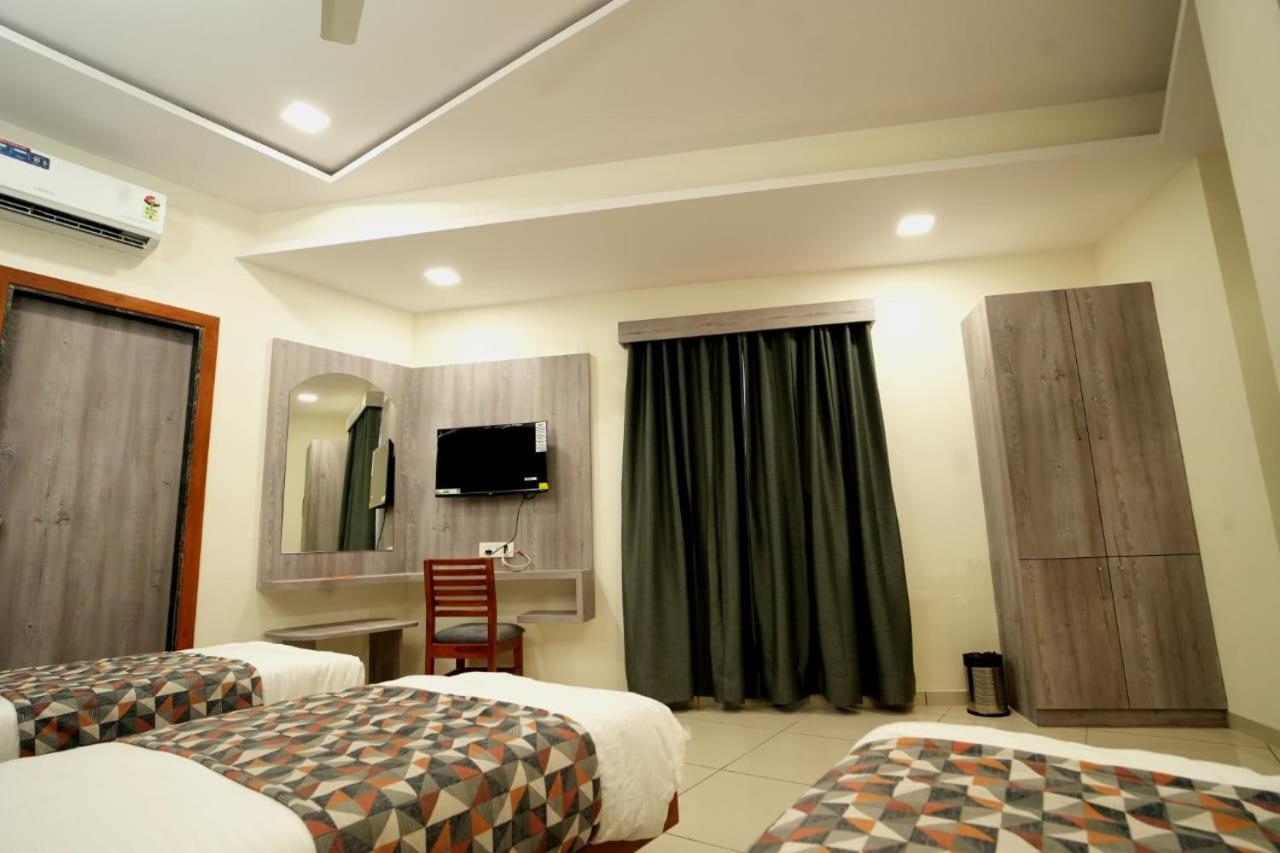 Hotel Hotl Sunsky Vadodara Exterior foto