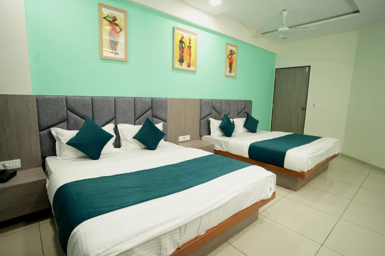 Hotel Hotl Sunsky Vadodara Exterior foto